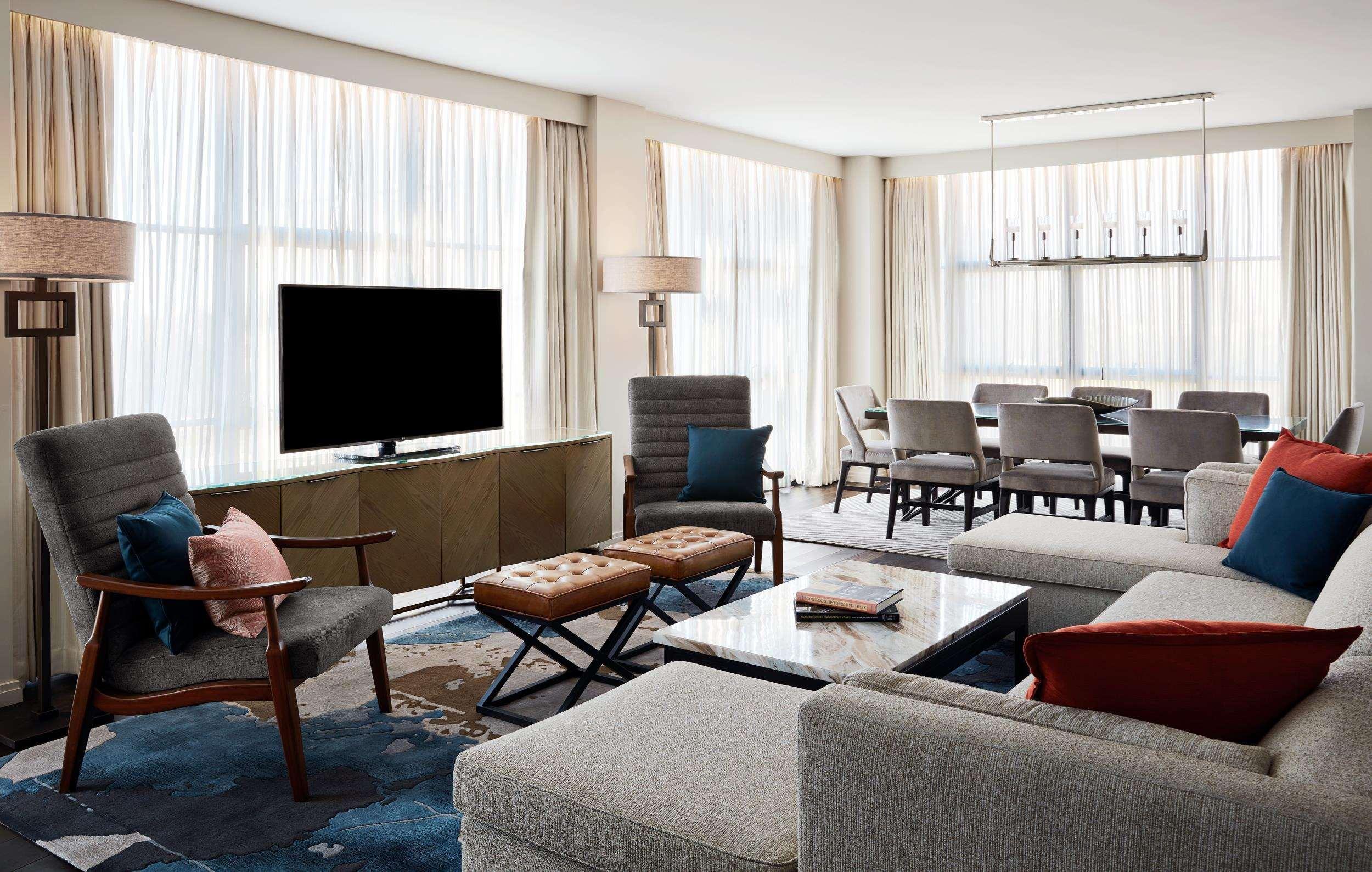 Sophy Hyde Park Hotel Chicago Bagian luar foto