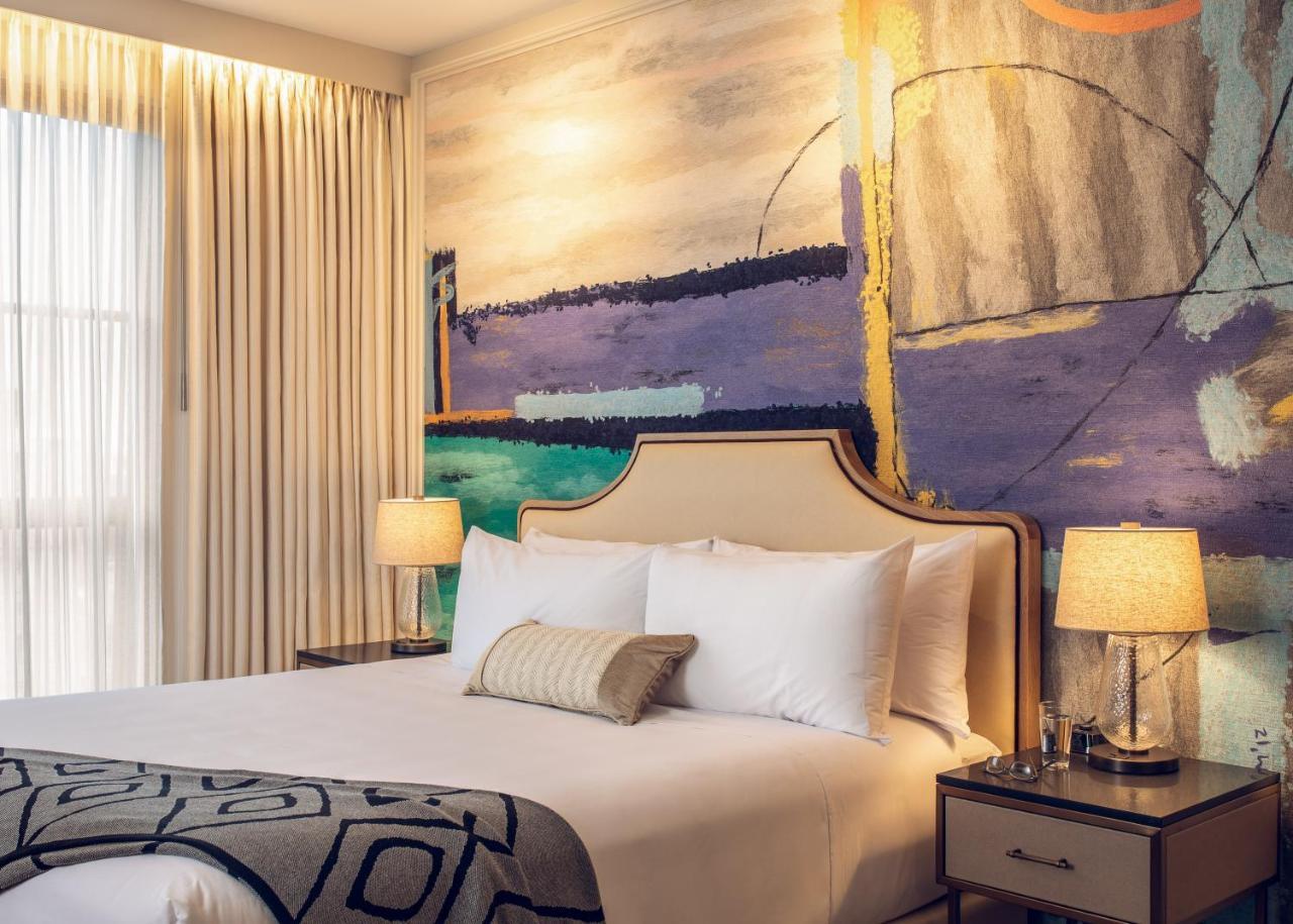 Sophy Hyde Park Hotel Chicago Bagian luar foto