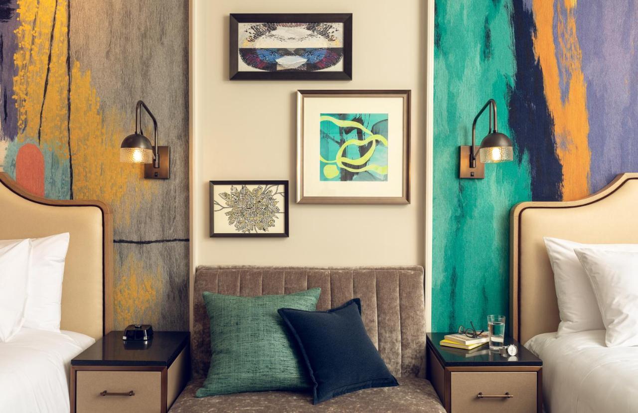 Sophy Hyde Park Hotel Chicago Bagian luar foto