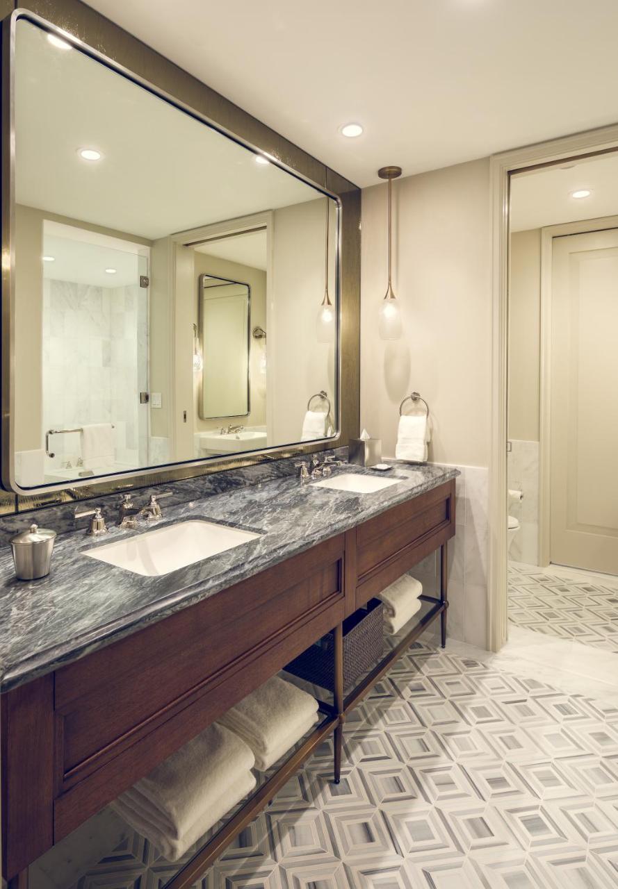 Sophy Hyde Park Hotel Chicago Bagian luar foto